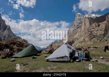 Camping im wunderschönen Nangma Valley (Yosemite von Pakistan), Kanday, Baltistan, Pakistan Stockfoto