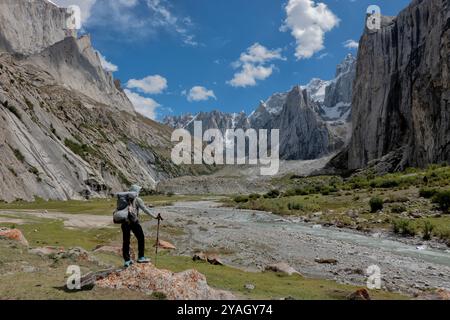 Trekking im wunderschönen Nangma Valley (Yosemite von Pakistan), Kanday, Baltistan, Pakistan Stockfoto