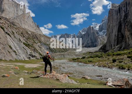 Trekking im wunderschönen Nangma Valley (Yosemite von Pakistan), Kanday, Baltistan, Pakistan Stockfoto