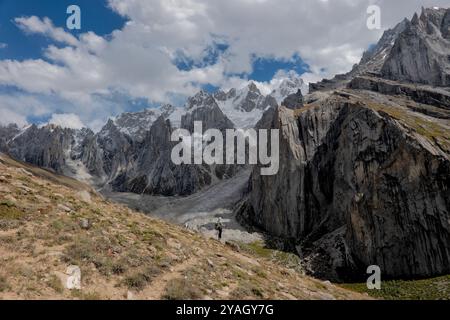 Trekking im wunderschönen Nangma Valley (Yosemite von Pakistan), Kanday, Baltistan, Pakistan Stockfoto