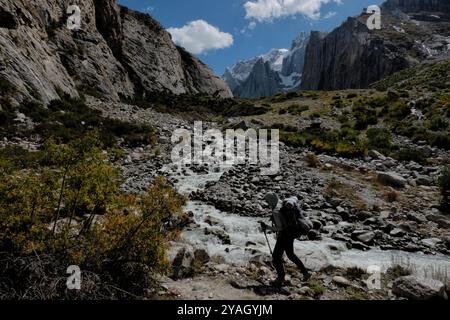 Trekking im wunderschönen Nangma Valley (Yosemite von Pakistan), Kanday, Baltistan, Pakistan Stockfoto