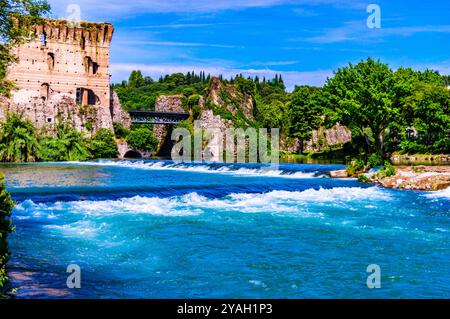 Burg und den Fluss in Valeggio sul Mincio in der Nähe von Mantova Stockfoto