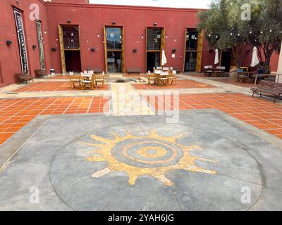 Der Innenhof des Museo de la Vid y el Vino oder das Museum für Rebe und Wein in Cafayate, Argentinien. Stockfoto