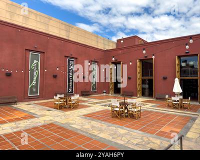 Der Innenhof des Museo de la Vid y el Vino oder das Museum für Rebe und Wein in Cafayate, Argentinien. Stockfoto