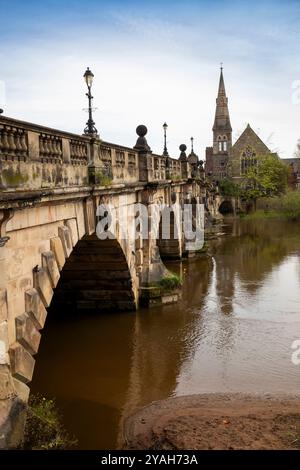 Großbritannien, England, Shropshire, Shrewsbury, English Bridge über den Fluss Severn Stockfoto