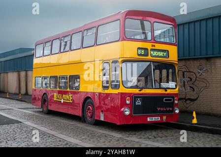 1977 Volvo Ailsa Doppeldeckerbus in der Lackierung von Black Prince aus Morley West Yorkshire, heute erhalten und am G.V.V.T Open Weekend gesehen Stockfoto