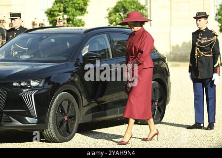 Paris, Frankreich. Oktober 2024. Königin Mathilde von Belgien kommt zu einem diplomatischen Treffen in der Residenz des Elysee-Präsidenten in Paris, am ersten Tag des offiziellen Staatsbesuchs des belgischen Königspaares in Frankreich, Montag, den 14. Oktober 2024. Das belgische Königspaar ist auf einem dreitägigen Besuch in Frankreich. BELGA FOTOPOOL DIDIER LEBRUN Credit: Belga Nachrichtenagentur/Alamy Live News Stockfoto