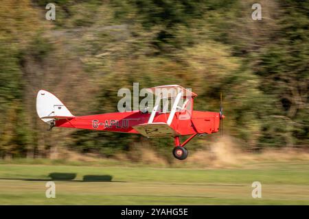 De Havilland DH82A Tiger Moth 'G-APLU', Old Warden Airfield, Biggleswade, Bedfordshire, England, UK Stockfoto