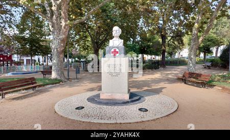 Denkmal für Henri Dunant, den Gründer des Internationalen Roten Kreuzes, im Stadtgarten in Estremoz, Portugal Stockfoto