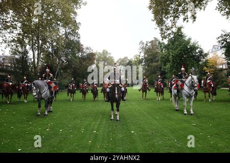 Paris, Frankreich. Oktober 2024. Belgisches Königspaar im Hotel Matignon während seines Staatsbesuchs in Paris, Frankreich am 14. Oktober 2024. Foto: Raphael Lafargue/ABACAPRESS. COM Credit: Abaca Press/Alamy Live News Stockfoto
