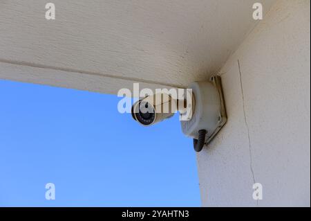 Überwachungskameras oder Überwachungssysteme, die im Gebäude arbeiten. Stockfoto