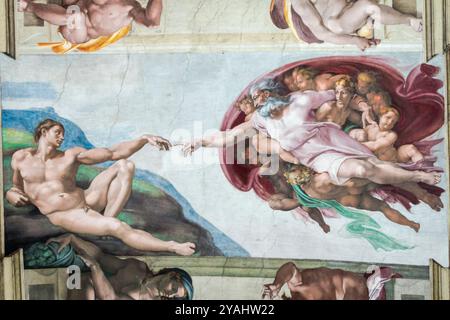 Roma. Vatikanstadt, Vatikanmuseum. Im Inneren der Sixtinischen Kapelle, das Wunder der Fresken von Michelangelo Buonarroti. Stockfoto