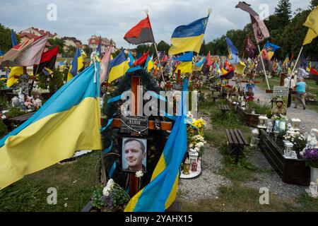 10.09.2024, Ukraine, Lemberg, Lemberg - das Marsfeld, Ehrenfriedhof der gefallenen Lwiwer Soldaten im Ukrainekrieg. 00A240829D136CARO.JPG [MODELLVERSION: NEIN Stockfoto