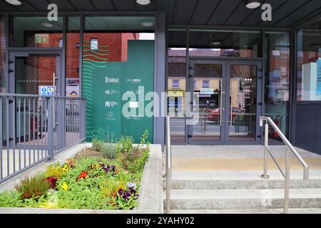 LIMERICK, IRLAND - 30. JUNI 2024: Gebäude des Fab Labors der Universität Limerick in Limerick, Irland. Fab Lab ist ein digitales Fertigungslabor, spezialisiert auf Stockfoto