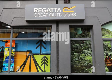 LIMERICK, IRLAND - 30. JUNI 2024: Regatta Great Outdoor Sportswear Shop in Limerick, Irland. Stockfoto