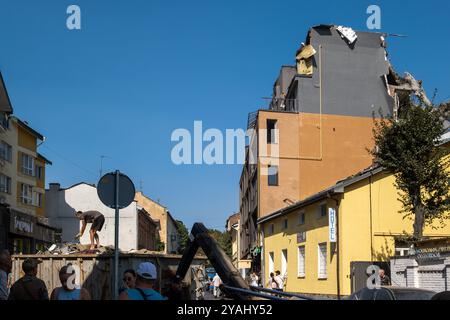 06.09.2024, Ukraine, Lemberg, Lemberg - Ukraine-Krieg: Säuberungsoperation nach russischem Raketen- und Drohnenangriff auf ein Wohngebiet im Stadtzentrum (7 DE Stockfoto