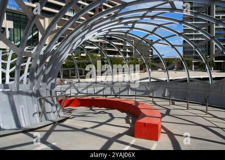 MELBOURNE, AUSTRALIEN - 9. FEBRUAR 2008: Webb Bridge in Melbourne, Australien. Die Webb Bridge wurde von D.C. Marshall entworfen und erhielt mehrere Auszeichnungen. Stockfoto