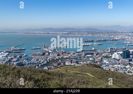 Blick auf den V&A Waterfront Hafen vom Signal Hill in Kapstadt, Südafrika Stockfoto