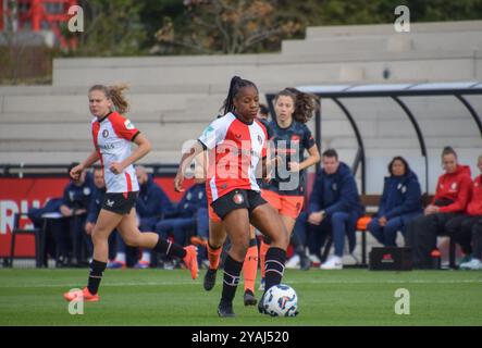 Rotterdam, Niederlande. Oktober 2024. Varkenoord, 13. Oktober 2024: Celainy Obispo #5 während des Azerion Vrouwen Eredivisie Spiels zwischen Feyenoord und FC Utrecht bei Varkenoord in Rotterdam, Niederlande. (Arne van der Ben/SPP) Credit: SPP Sport Press Photo. /Alamy Live News Stockfoto