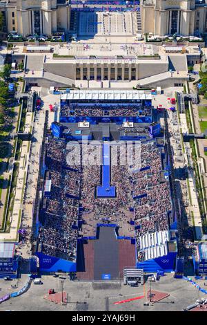Paris, Frankreich - 10. August 2024 : aus der Vogelperspektive des Parc des Champions („Champions Park“), ein temporärer Veranstaltungsort, der über den Brunnen des Trocadéro f gebaut wurde Stockfoto