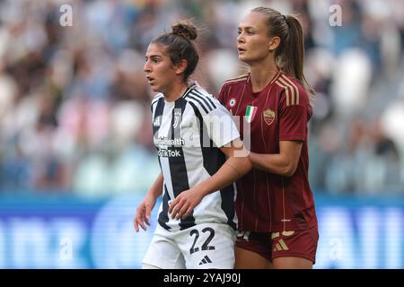 Turin, Italien, 13. Oktober 2024. Frederikke Thogersen von AS Roma streift mit Valentina Bergamaschi von Juventus während des Serie A Femminile Matches im Allianz Stadium in Turin. Der Bildnachweis sollte lauten: Jonathan Moscrop / Sportimage Stockfoto