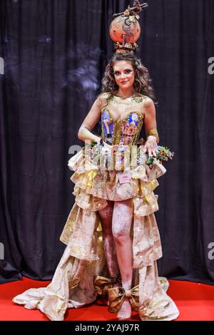 London, Großbritannien. Oktober 2024. Naylimpia Fantasy Nagelwettbewerb bei Lon don Excel, mit der in glaubwürdiger Arbeit von weltbesten Nageltechnikern. Quelle: Paul Quezada-Neiman/Alamy Live News Stockfoto