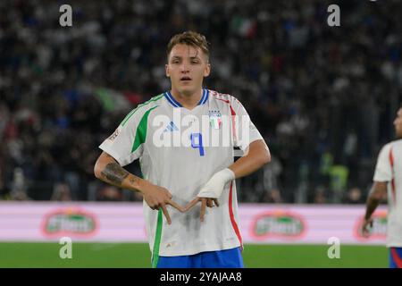 Der Italiener Mateo Retegui feiert, nachdem er am 10. Oktober 2021 im Olimpico-Stadion in Rom das Tor 2-0 beim Qualifikationsspiel der UEFA Nations League 2024/25 der Gruppe 2 erzielte. (Foto: Fabrizio Corradetti / LaPresse) Stockfoto