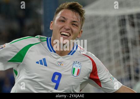 Der Italiener Mateo Retegui feiert, nachdem er am 10. Oktober 2021 im Olimpico-Stadion in Rom das Tor 2-0 beim Qualifikationsspiel der UEFA Nations League 2024/25 der Gruppe 2 erzielte. (Foto: Fabrizio Corradetti / LaPresse) Stockfoto