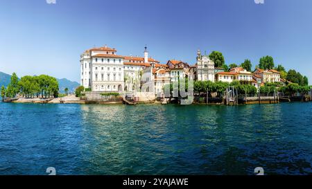 Isola Bella, Lago Maggiore, Italien; 14. Oktober 2024 - Blick auf die Insel Isola Bella am Lago Maggiore, Italien Stockfoto