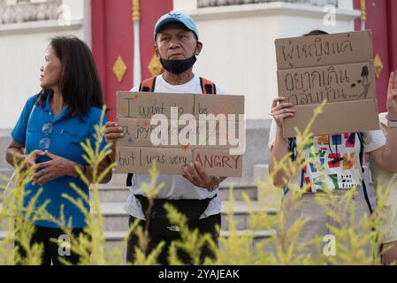 Bangkok, Thailand. Oktober 2024. Politische Aktivisten und Verbündete versammeln sich am 14. Oktober 2024 in Bangkok, Thailand, um Rechte, Freiheit und soziale Gleichheit im Demokratischen Denkmal in der Ratchadamnoen Avenue zu fordern. (Foto: Teera Noisakran/SIPA USA) Credit: SIPA USA/Alamy Live News Stockfoto