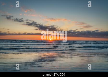 Frühlingsaufgang von Padre Island in der Nähe von Corpus Christi, Texas Stockfoto