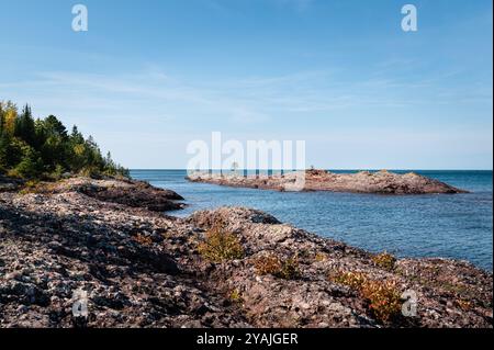 Felsige Küste des Lake Superior auf der Keweenaw Peninsula in Michigan Stockfoto