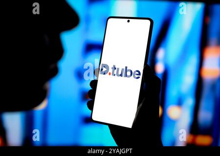 31. August 2024, Paraguay. In dieser Abbildung wird das DTube-Logo auf einem Smartphone-Bildschirm angezeigt Stockfoto