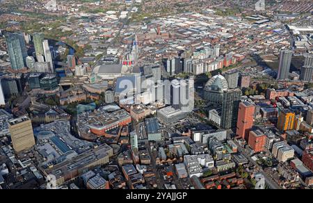 Aus der Vogelperspektive auf die NOMA & Shudehill Gegend im Stadtzentrum von Manchester, einschließlich Vicgtoria Station, AO Arena, Shudehill Bus Station, Printworks usw. Stockfoto