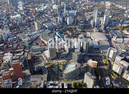 Luftaufnahme von NOMA und Shudehill im Stadtzentrum von Manchester, einschließlich Angel Square, Victoria Station, AO Arena, Shudehill Bus Station, Druckwerke Stockfoto