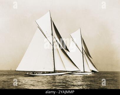 BILDER VON GESTERN – verwaltet von PPL Media Ltd COPYRIGHT RESERVED1903 America's Cup: „RELIANCE, im Besitz von Cornelius Vanderbilt III, der t Stockfoto