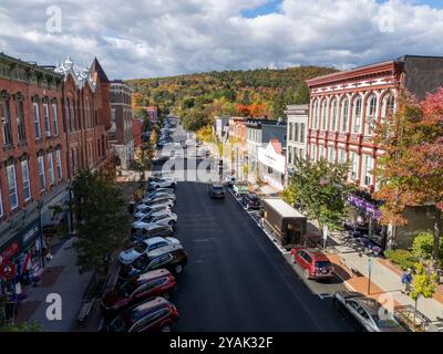 Drohnenfoto von Main Street, Cooperstown, Otsego County, New York State, USA. Stockfoto