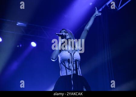 Padua, Italien - 13. Oktober 2024: Clara Soccini, bekannt unter dem Mononym Clara, tritt live in Hall in Padua auf, um ihre „Primo“-Tour zu erleben. Stockfoto