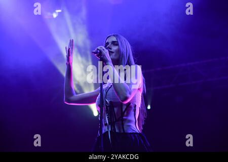 Padua, Italien - 13. Oktober 2024: Clara Soccini, bekannt unter dem Mononym Clara, tritt live in Hall in Padua auf, um ihre „Primo“-Tour zu erleben. Stockfoto