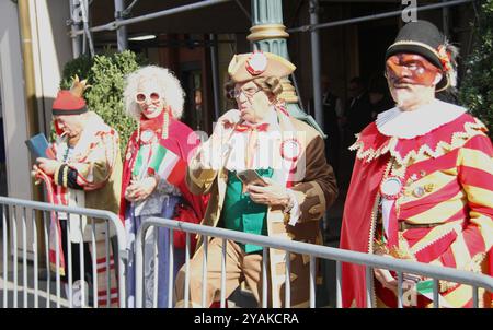 New York, USA. 14. Oktober 2024, New York City, New York: (NEU) 80thÃ‚Â jährliche Columbus Day Parade. 14. Oktober 2024, New York, USA: DiethÃ‚Â jährliche Columbus Day Parade 80 von West 44thÃ‚Â Street & 5th Avenue mit Tänzen, Kostümen und Wagen, die die italienische Kultur zeigen, während die Menschen die Allee bereichern. Quelle: ZUMA Press, Inc./Alamy Live News Stockfoto