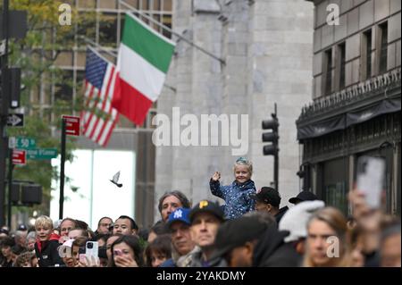 New York, USA. Oktober 2024. Paradebesucher nehmen am 14. Oktober 2024 an der 80. Jährlichen Columbus Day Parade in New York Teil. (Foto: Anthony Behar/SIPA USA) Credit: SIPA USA/Alamy Live News Stockfoto