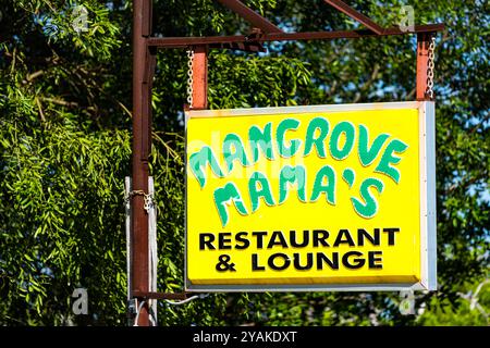 Summerland Key, USA - 24. Januar 2021: Mangrove Mama's Restaurant und Lounge sind ein lokales Restaurant, in dem Fisch und Meeresfrüchte sowie Live-Musik im Florida Keys serviert werden Stockfoto