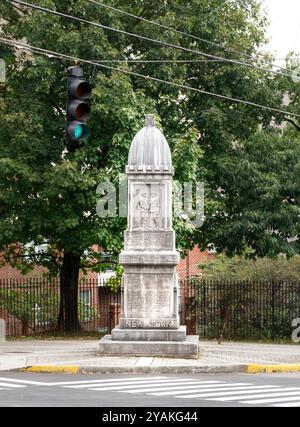 Knoxville, TN, USA – September 18, 2024: Monument an der Clinch Avenue und 16th Street. Die 79. New Yorker Infanterie zur Verteidigung von Fort Sanders in Stockfoto
