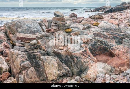 Felsige Küste in der Nähe des Black Brook auf dem Cabot Trail im Cape Breton Highlands National Park. Stockfoto