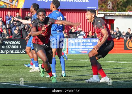 Nathan Tshikuna feiert sein sideÕs erstes Tor des Spiels während des FA Cup-Spiels zwischen Tamworth und Macclesfield Stockfoto