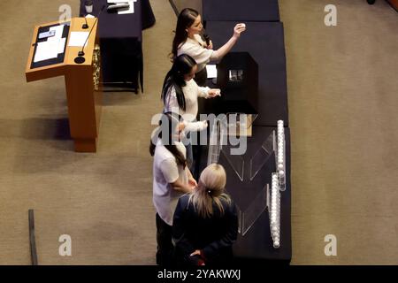 Mexiko-Stadt, Mexiko. Oktober 2024. Senatorin Julieta Andrea Ramirez bei der Verlosung der Urteile für das Judiciary während der Sitzung im mexikanischen Senat. (Foto: Luis Barron/ Credit: Eyepix Group/Alamy Live News Stockfoto