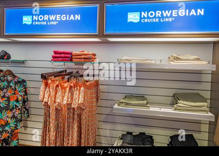 Triest Italien, Norwegian Cruise Line NCL Fluchtschiff, 10-tägige Mittelmeer-Adria Reiseroute, Innenausstattung an Bord, Bekleidungszubehör, Tradewind Stockfoto