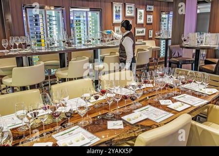 Triest Italien, Norwegian Cruise Line NCL Fluchtschiff, 10-tägige Mittelmeer-Adria Reiseroute, an Bord Innenraum, Personal Crew Worker, ASI Stockfoto