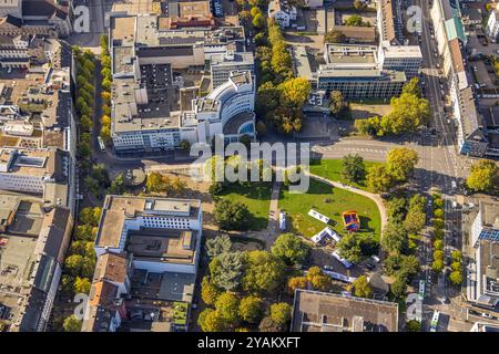 Luftbild, Freizeitveranstaltung im Volkspark mit Hüpfburg, Südwestfälische Industrie- und Handelskammer zu Hagen, Deutsche Bank Gebäude, Theater Karree, Mittelstadt, Hagen, Ruhrgebiet, Nordrhein-Westfalen, Deutschland ACHTUNGxMINDESTHONORARx60xEURO *** Luftansicht, Freizeitveranstaltung im Volkspark mit Hüpfburg, Südwestfälische Industrie- und Handelskammer in Hagen, Deutsche Bank Gebäude, Theater Karree, Mittelstadt, Hagen, Ruhrgebiet, Nordrhein-Westfalen, Deutschland ACHTUNGxMINDESTHONORARx60xEURO Stockfoto