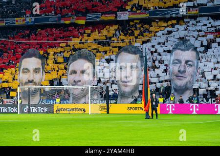 14.10.2024, Deutschland gegen Niederlande, Nations League 4. Spieltag, Gruppe C choreo - Fans- Verabschiedung von Manuel neuer, Ilkay Gündogan, Thomas Müller und Toni Kroos, der nicht anwesend war Wichtiger Hinweis: Gemaess den Vorgaben der DFL Deutsche Fussball Liga bzw. Des DFB Deutscher Fussball-Bund ist es untersagt, in dem Stadion und/oder vom Spiel angefertigte Fotoaufnahmen in Form von Sequenzbildern und/oder videoaehnlichen Fotostrecken zu verwerten Foto: Bahho Kara/Kirchner-Media Stockfoto